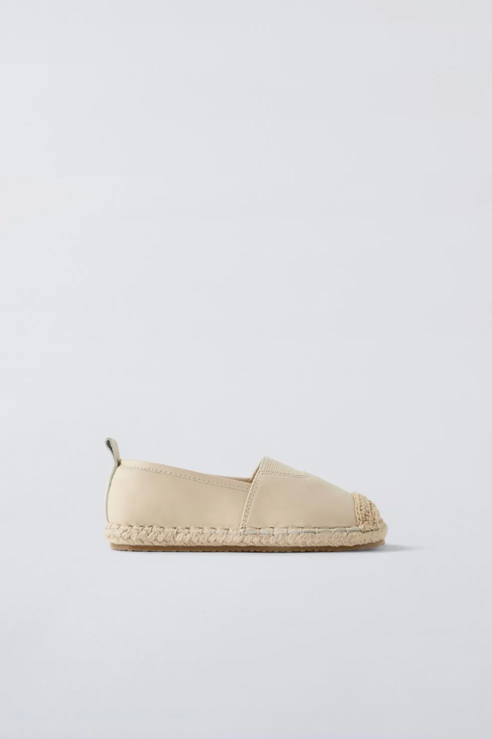 ALPERGATA EM PELE-ZARA Fashion
