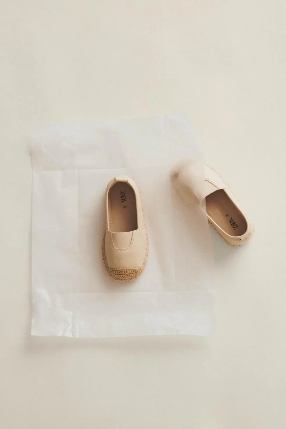 ALPERGATA EM PELE-ZARA Fashion