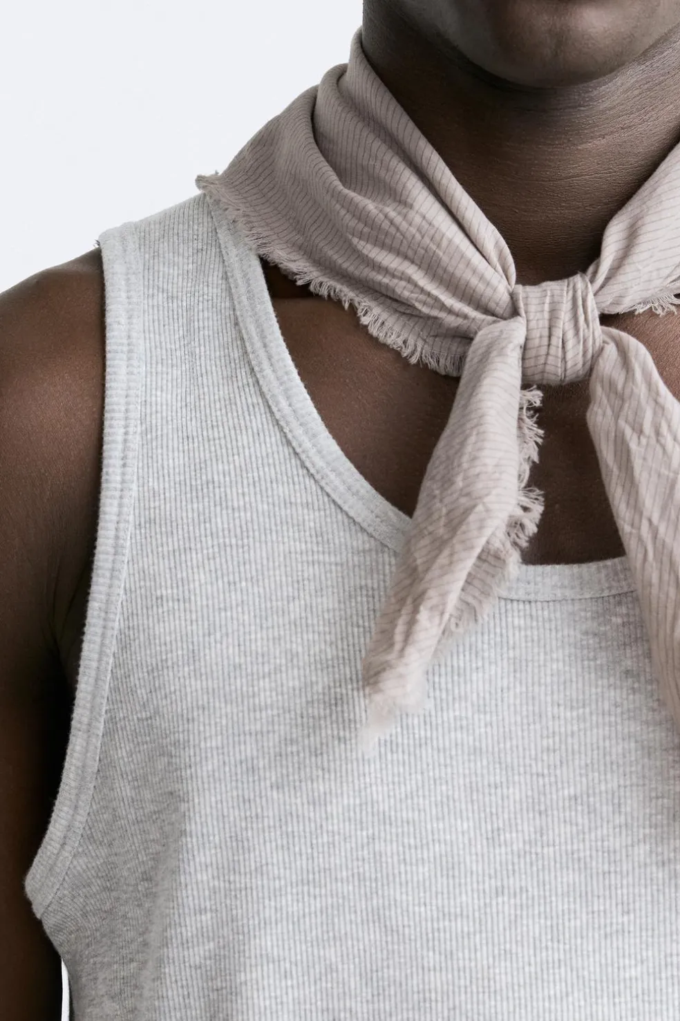 ZARA Acessórios^BANDANA COM ESTAMPADO AOS QUADRADOS Cinzento