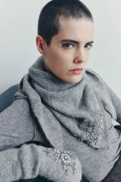 ZARA Acessórios / Bijuteria^BANDANA DE PONTO COM BORDADOS E MISSANGAS Cinzento