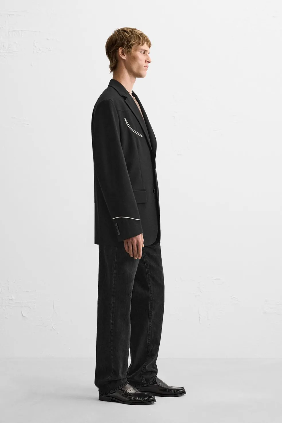 ZARA Blazers^BLAZER COM LINHAS VIVAS EM CONTRASTE Preto