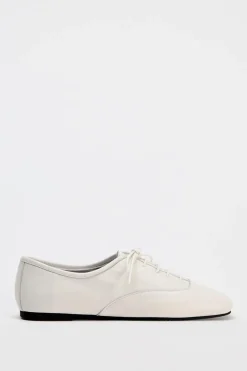 ZARA Sapatos^BLUCHER DE PELE branco