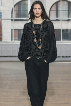 ZARA Camisas / Blusas^BLUSA BORDADA A VELUDO ZW COLLECTION Preto