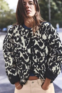 ZARA Blusões^BLUSÃO ACOLCHOADO COM ESTAMPADO ANIMAL Preto / Cru