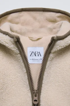 BLUSÃO C/ CAPUZ E EFEITO DE PELO ENCARACOLADO-ZARA Fashion