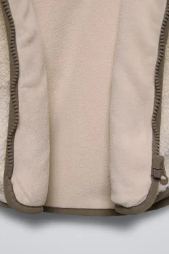 BLUSÃO C/ CAPUZ E EFEITO DE PELO ENCARACOLADO-ZARA Fashion
