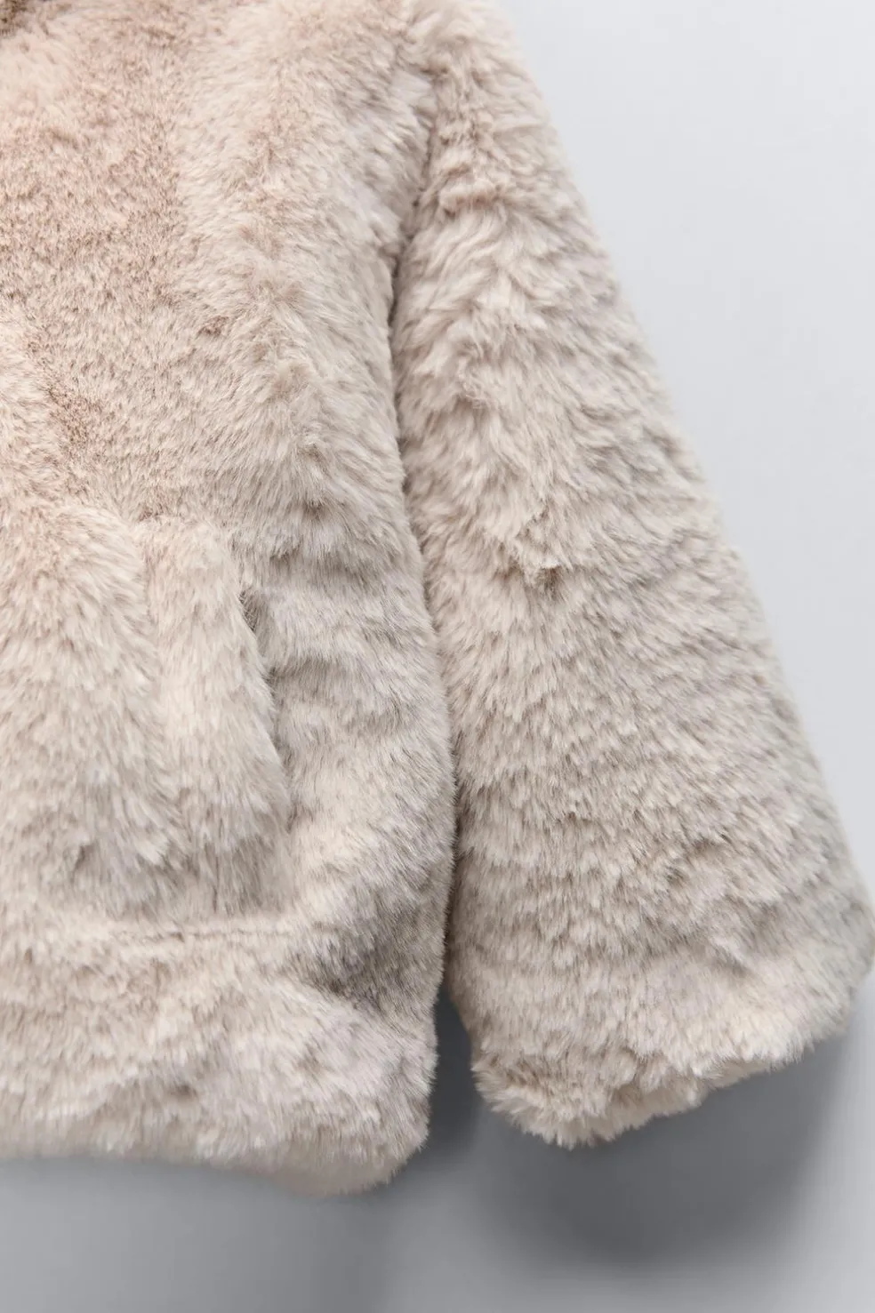 BLUSÃO COM FAUX FUR E CAPUZ-ZARA Store