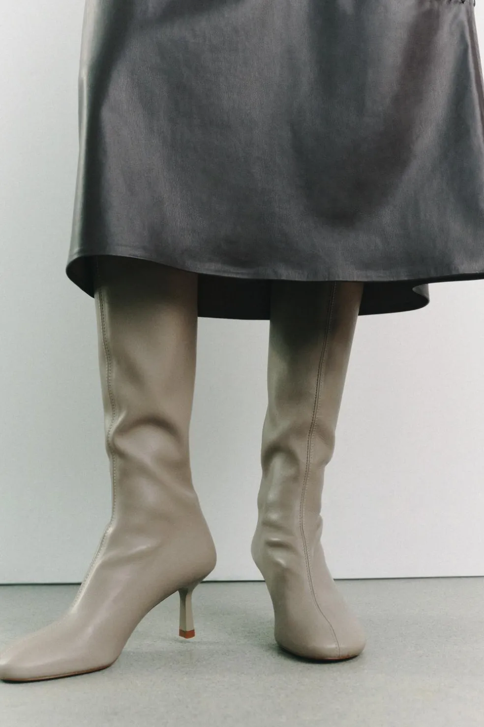 ZARA Sapatos^BOTA ALTA EM PELE SUAVE Branco-cru