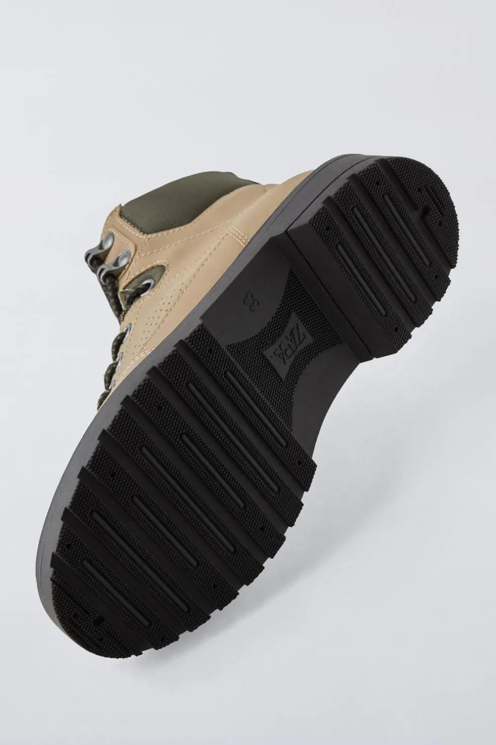 BOTA MONTANHA-ZARA Outlet