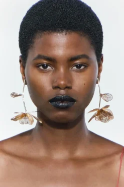 ZARA Acessórios / Bijuteria^BRINCOS FLOR Dourado