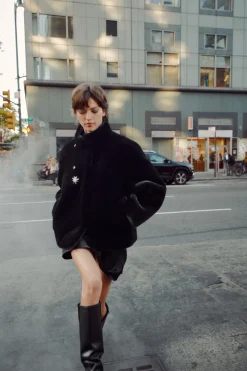 ZARA Sobretudos / Anoraques^CASACO COM EFEITO DE PELO SINTÉTICO COM JOIAS ZW COLLECTION Preto