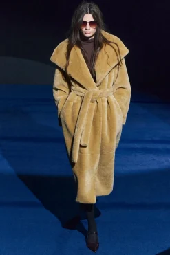 ZARA Sobretudos / Anoraques^CASACO COM EFEITO DE PELO E CINTO ZW COLLECTION Bege