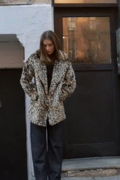 ZARA Sobretudos / Anoraques^CASACO COM EFEITO DE PELO SINTÉTICO E ESTAMPADO ANIMAL Leopardo