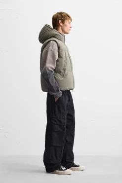 ZARA Blusões|Coletes^COLETE ACOLCHOADO EFEITO DE CAUCHO COM CAPUZ Verde