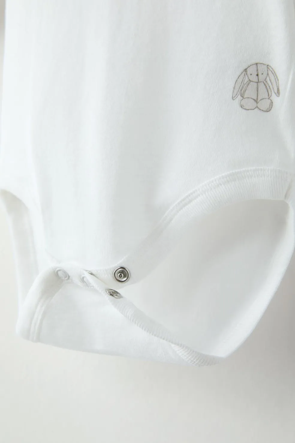 CONJUNTO DE CINCO BODIES COM COELHINHOS-ZARA Outlet