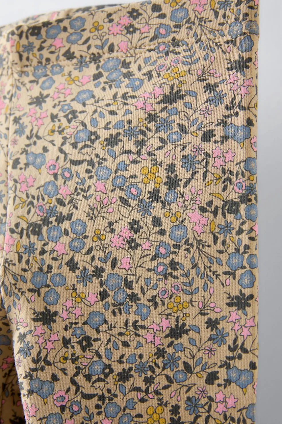 CONJUNTO ESTAMPADO DE T-SHIRT E LEGGINGS-ZARA Best