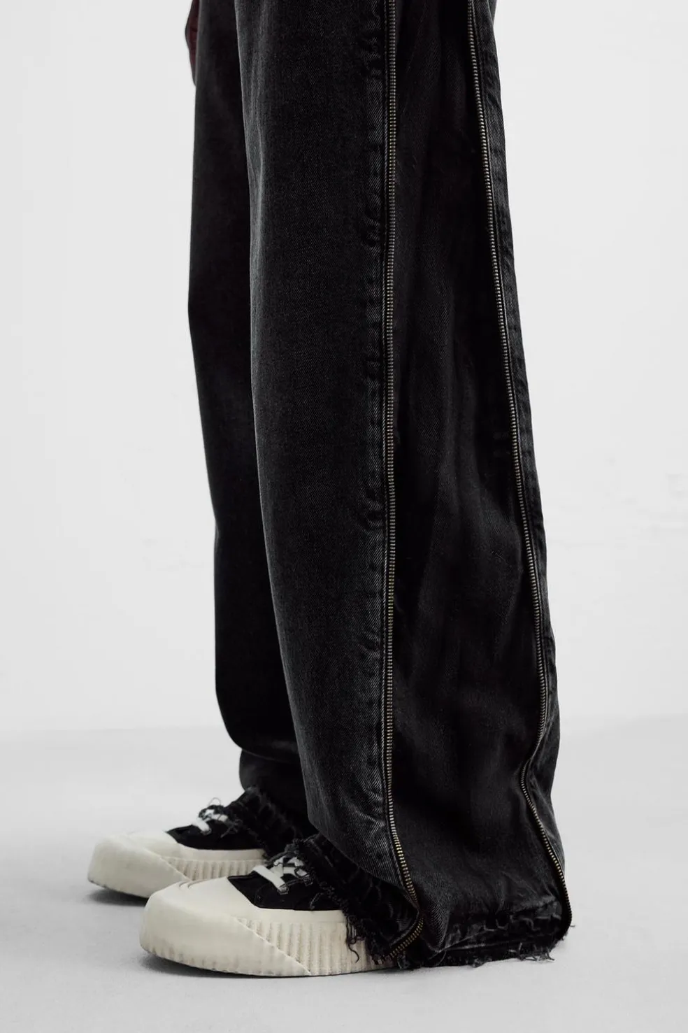 ZARA Calças De Ganga^JEANS FLARE FIT COM FECHOS ÉCLAIR Carvão