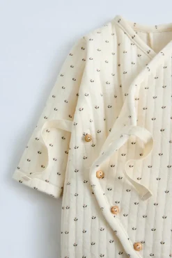 MACACÃO ACOLCHOADO COM FLORZINHAS-ZARA Shop
