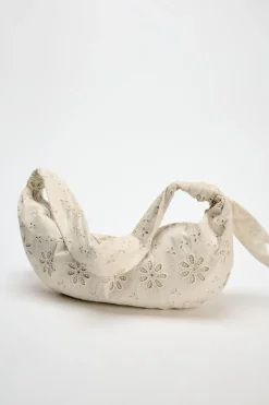 ZARA Malas^MALA A TIRACOLO OVALADA BORDADA Cru