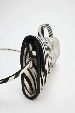 ZARA Malas^MALA ALARGADA COM EFEITO DE PELO Zebra
