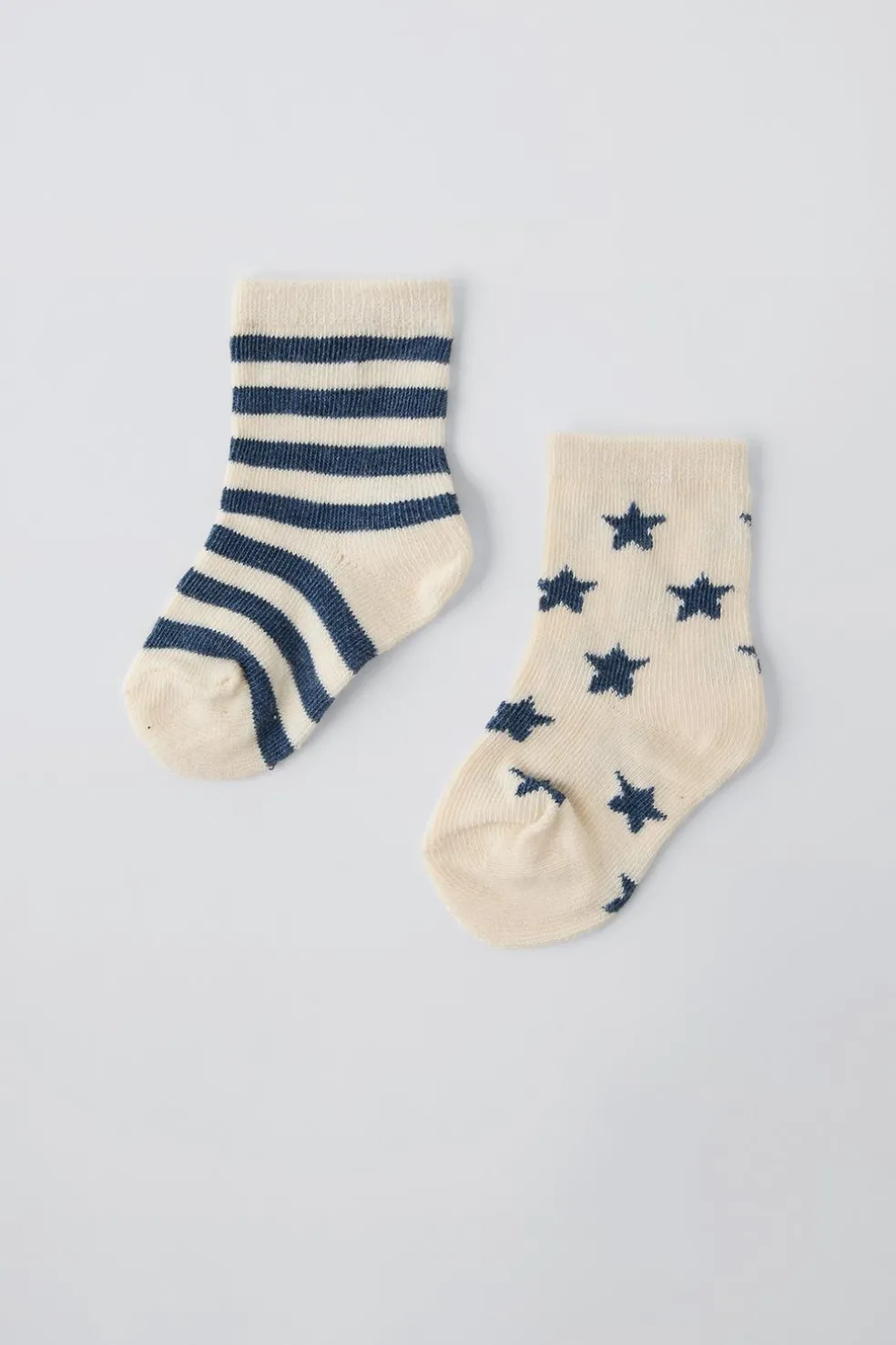 PACK DE DOIS PARES DE MEIAS COM BANDAS E ESTRELAS-ZARA New