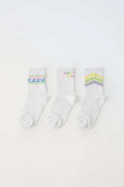 PACK DE TRÊS MEIAS COMPRIDAS RISCAS E MENSAGEM-ZARA Online