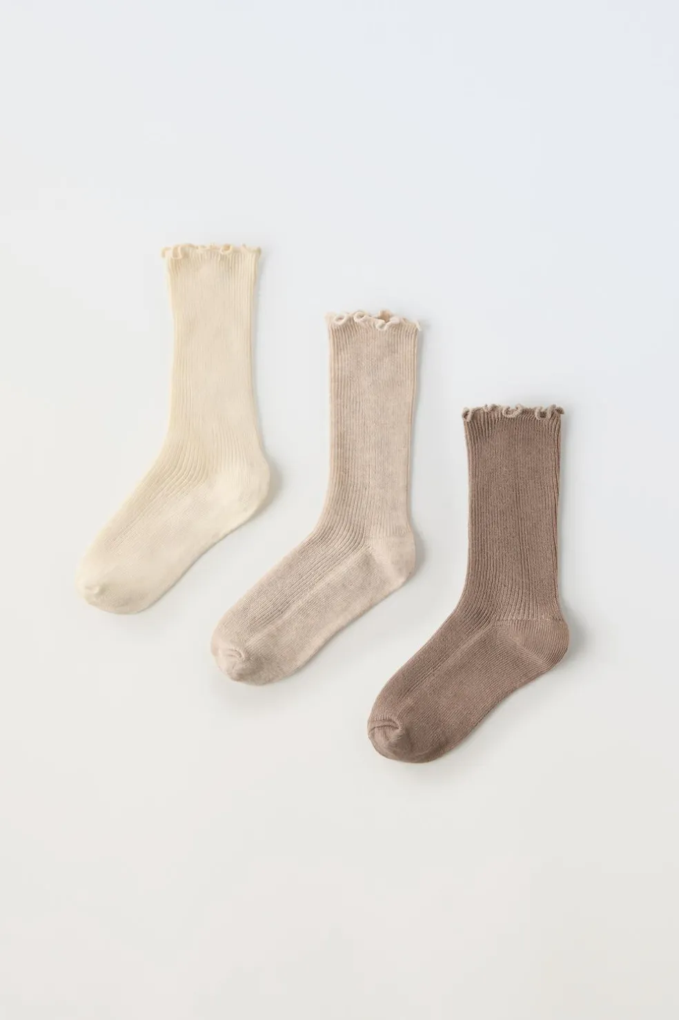 PACK DE TRÊS PARES DE MEIAS COM ONDAS-ZARA Fashion