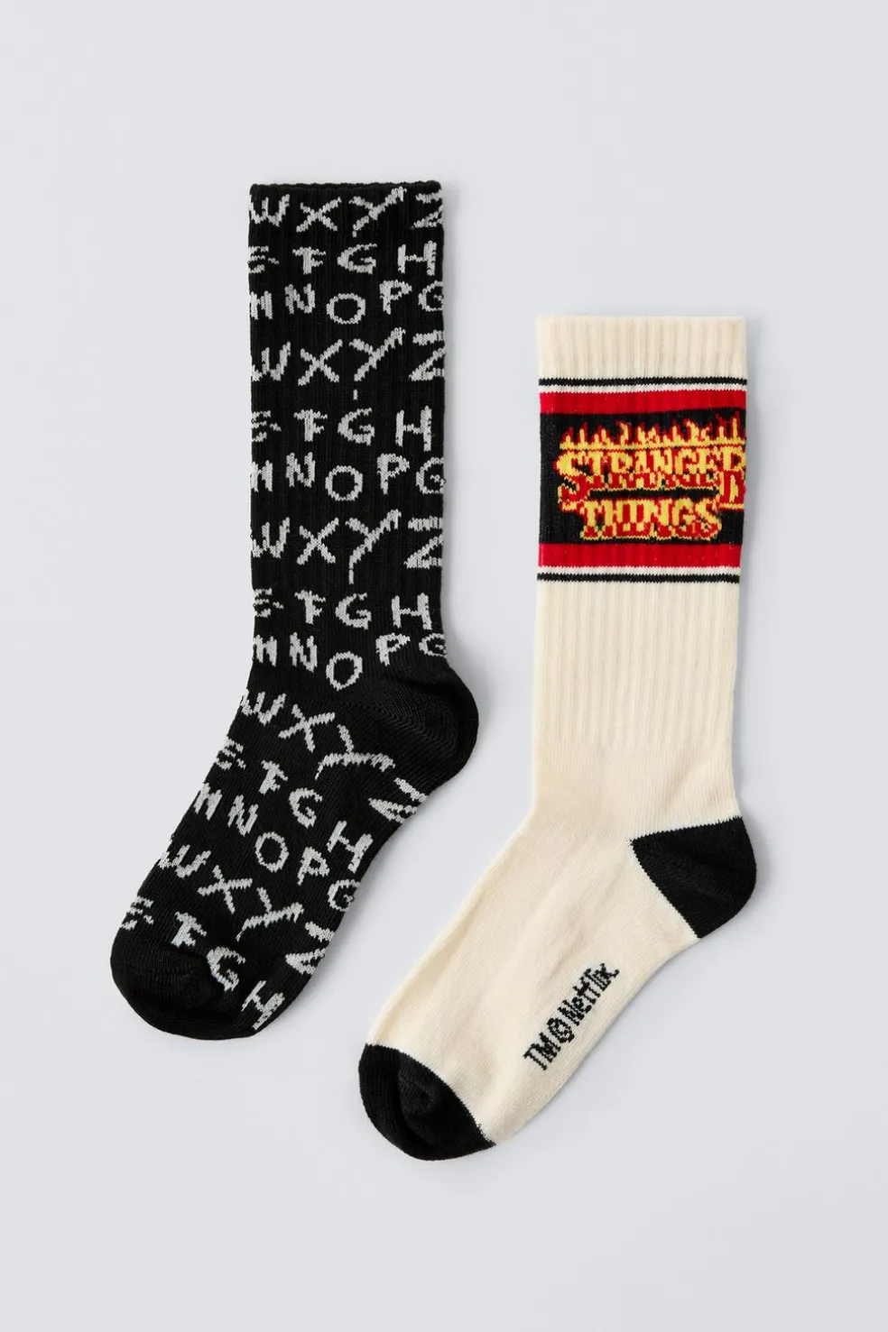 PACK DUAS MEIAS STRANGER THINGS™/© NETFLIX-ZARA Discount