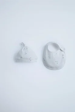 PACK GORRO E BABETE DE CANELADO ESTAMPADO-ZARA Best