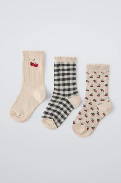 PACK TRÊS PARES DE MEIAS CEREJAS E QUADRADOS-ZARA Outlet
