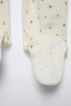 PIJAMA INTEIRO DE VELUDO COM CORAÇÕES-ZARA New