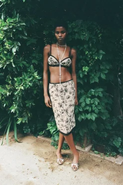 ZARA Saias / Calções|Lingerie^SAIA RENDA BORDADOS Cru / Preto