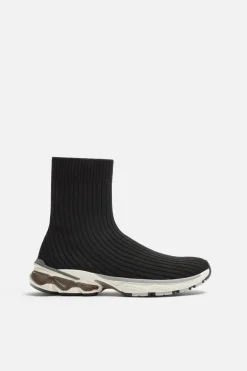 ZARA Desportivos|Sapatos^SAPATILHA ABOTINADA DE TECIDO Preto