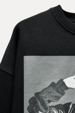 ZARA Sweatshirts / Joggers|T-Shirts^SWEATSHIRT CLAUDIA SCHIFFER - PHOTO BY LUIGI & LANGO LICENSED BY TRUNK ARCHIVE Preto