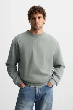 ZARA Sweatshirts^SWEATSHIRT COM ESTRUTURA ACOLCHOADA Verde-escuro