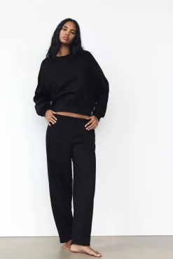 ZARA Winter Layersnew|Sweatshirts / Joggers^SWEATSHIRT EM FELPA BÁSICA Preto