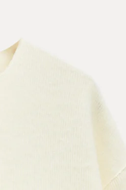 ZARA Winter Layersnew|Tops / Bodies^TOP CANELADO SUAVE Cru