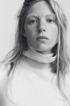 ZARA Winter Layersnew^TOP SOFT GOLA ALTA Cru
