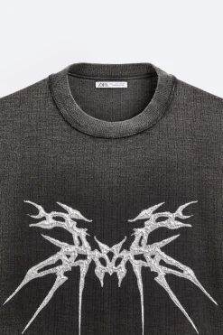 ZARA Camisola / Casacos|T-Shirts^T-SHIRT DE MALHA COM ESTAMPADO EM RELEVO Cinzento-antracite
