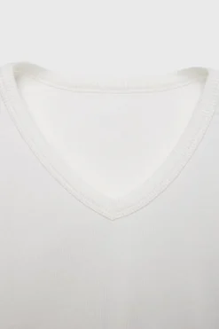 Z3D T-SHIRT COM NERVURAS E DECOTE EM PICO-ZARA Shop